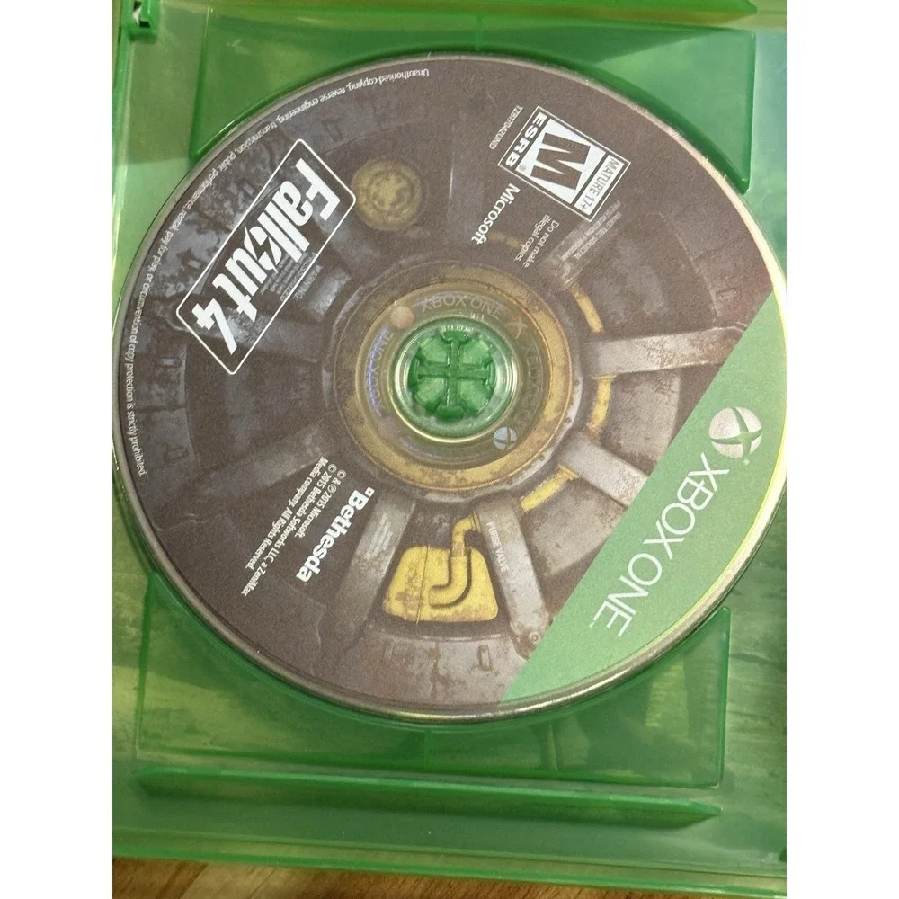 Fallout 4 Xbox One 2015 With Survival Guide‎ Excellent Condition
